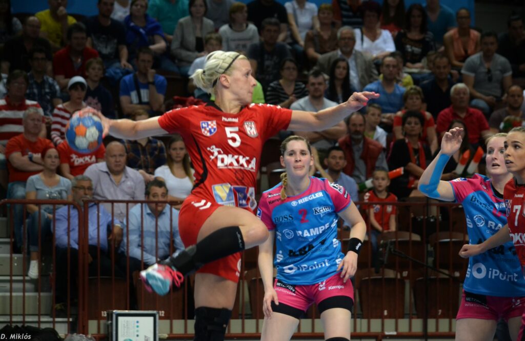 Krisztina Triscsuk a marqué 11 buts en finale retour et a terminé co-meilleur buteuse de cette saison en Coupe EHF.