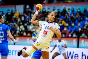 https://handnews.fr/wp-content/uploads/2021/12/Beatrice-Edwige_FFHandball-Icon-Sport-1-300x200.jpg