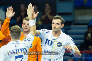 https://handnews.fr/wp-content/uploads/2023/09/GILBERT-Maxime-LMS-J2-US-Creteil-Fenix-Toulouse-Handball-le-15-sept-2023-3327-300x200.jpg