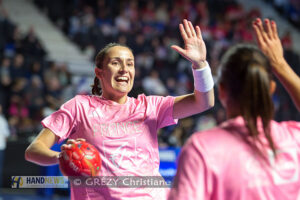 https://handnews.fr/wp-content/uploads/2024/10/COATANEA-Pauline-Equipe-de-France-Feminine-de-Handball-261024-9462-300x200.jpg