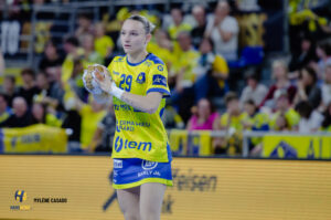 https://handnews.fr/wp-content/uploads/2024/10/Lena-Grandveau-Metz-Handball-Mylene-CASADO-300x199.jpg