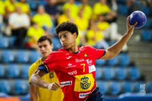 https://handnews.fr/wp-content/uploads/2025/08/Marcos-Fis-Ballester-Espagne-U19-credits-Kolektiff-IHF-2-300x200.jpg