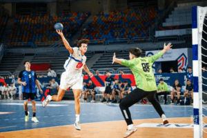 https://handnews.fr/wp-content/uploads/2025/08/Yoni-Peyrabout-France-U19-credits-Kolektiff-IHF-300x200.png
